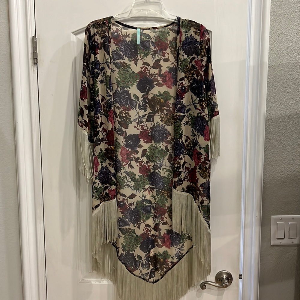 Lulu’s floral fringe kimono
